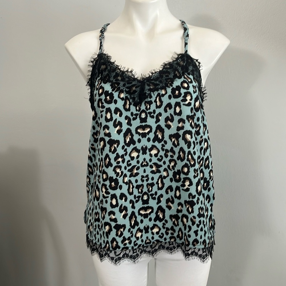 NWOT cy tank size small. Super cute.